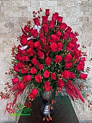 Özel Vazoda :Kırmızı Güller
