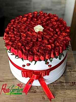 Aşkın Simgesi Tasarım Kutuda Güller